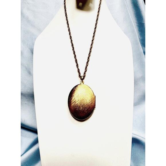 Gold Tone Chain Link with Oval Scrolled Etched Locket  Necklace - Picture 2 of 5